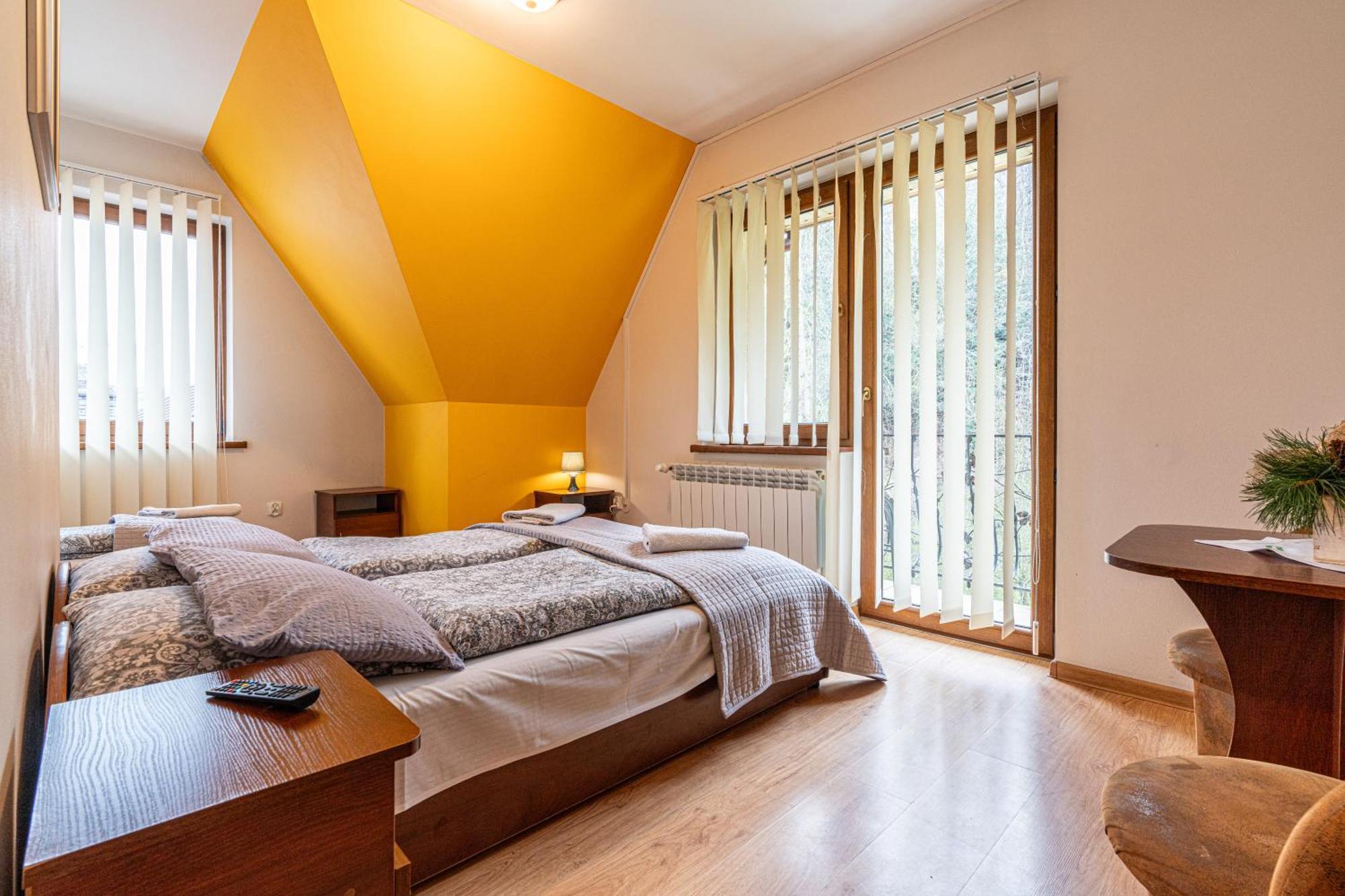 Lesny Dworek Bed & Breakfast *