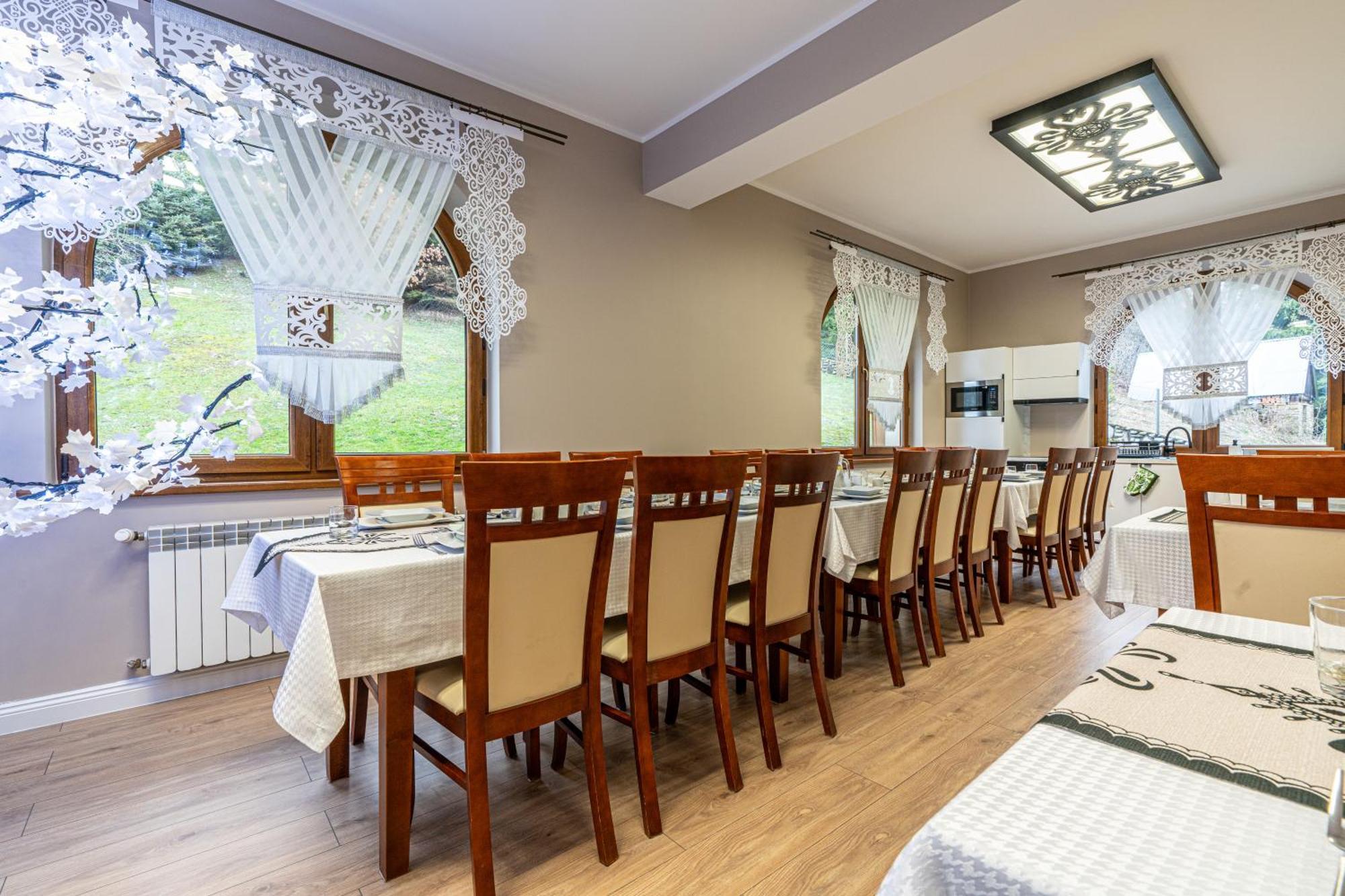 Lesny Dworek Bed & Breakfast *