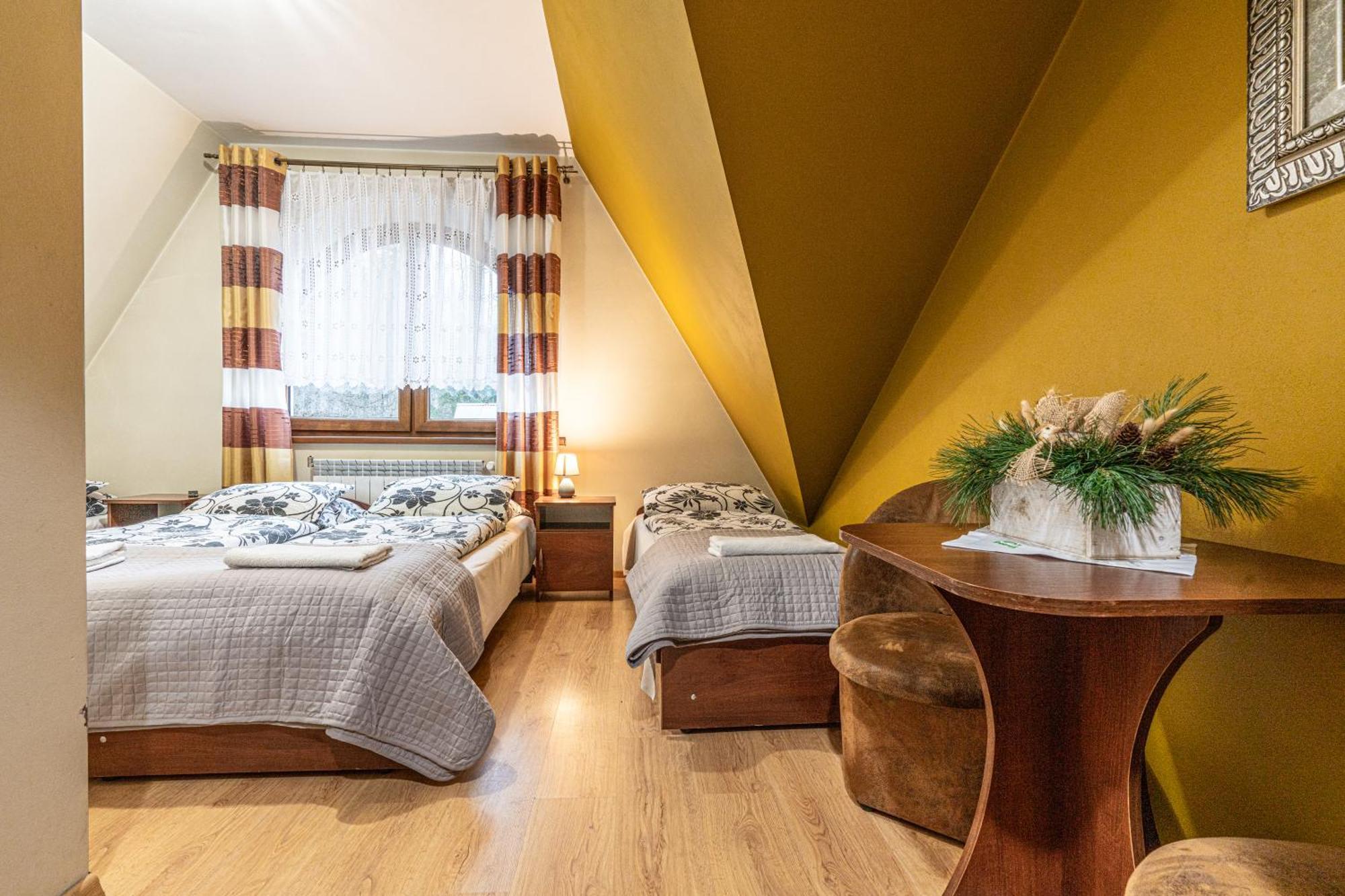 Bed & Breakfast Lesny Dworek *