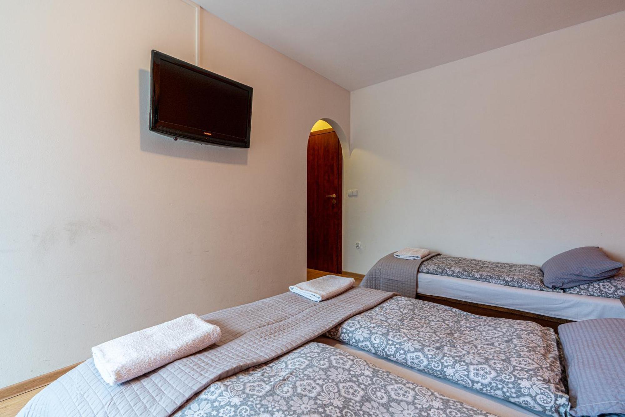 Bed & Breakfast Lesny Dworek *